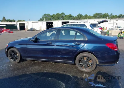 2016 Mercedes-Benz C 300 4Matic z USA, uszkodzony, nr VIN WDDWF4KB3GR144409